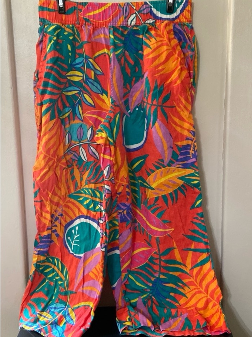 C&C California Vibrant Tropical Wide-Leg Capris in Orange, Teal & Purple